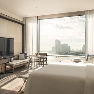 Premier River View Room King bed